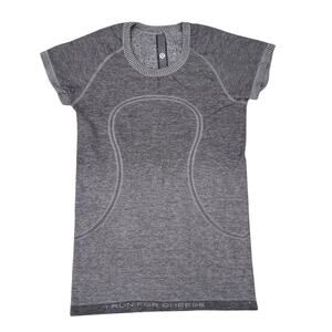 Lululemon Swiftly Tech Short Sleeve Crew Size 8 Ombrey Light Gray Tee